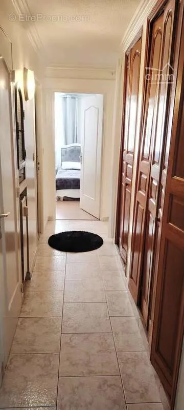 Esik - Fully Renovated 5-Piece Flat with Terrace in Pasteur