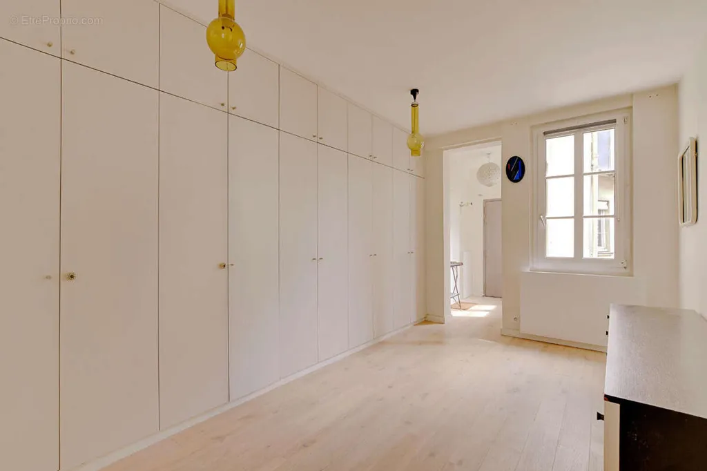 Pièces - Appartement T3 avec Beaux Volumes dans Quartier Recherché