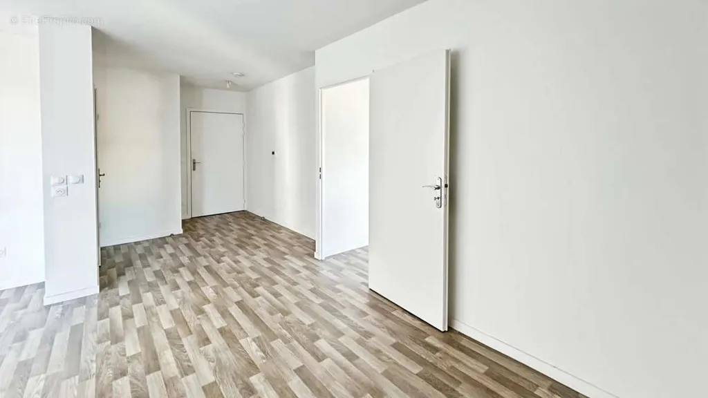 Toad - Modern Two-Bedroom Flat in Eco-Quarter, Melun