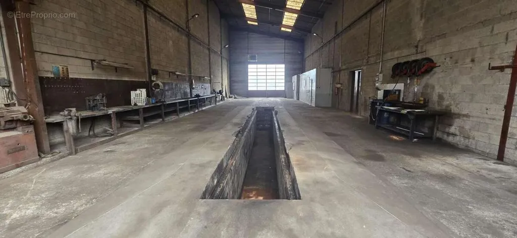 Garaaž - Commercial Space with Workshop in Geneuille