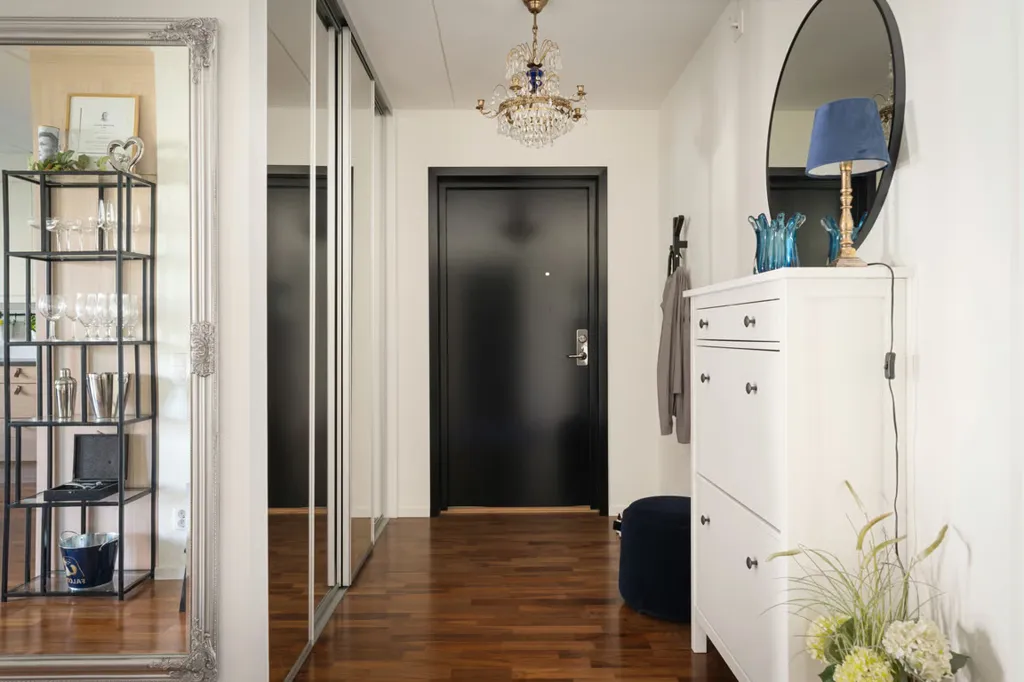 Esik - Three-Room Apartment with Two Balconies in Hovås