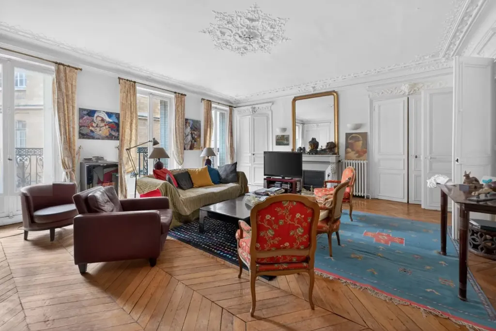 Soggiorno - Renovable Parisian Apartment with High Ceilings
