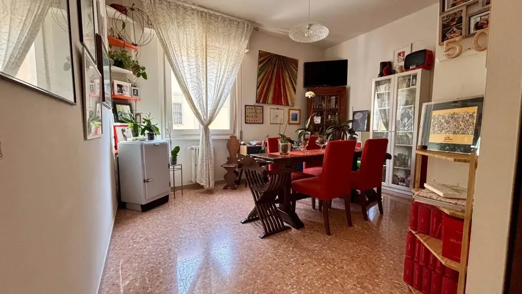 Söögituba - 4-Bedroom Apartment with Balcony in Florence