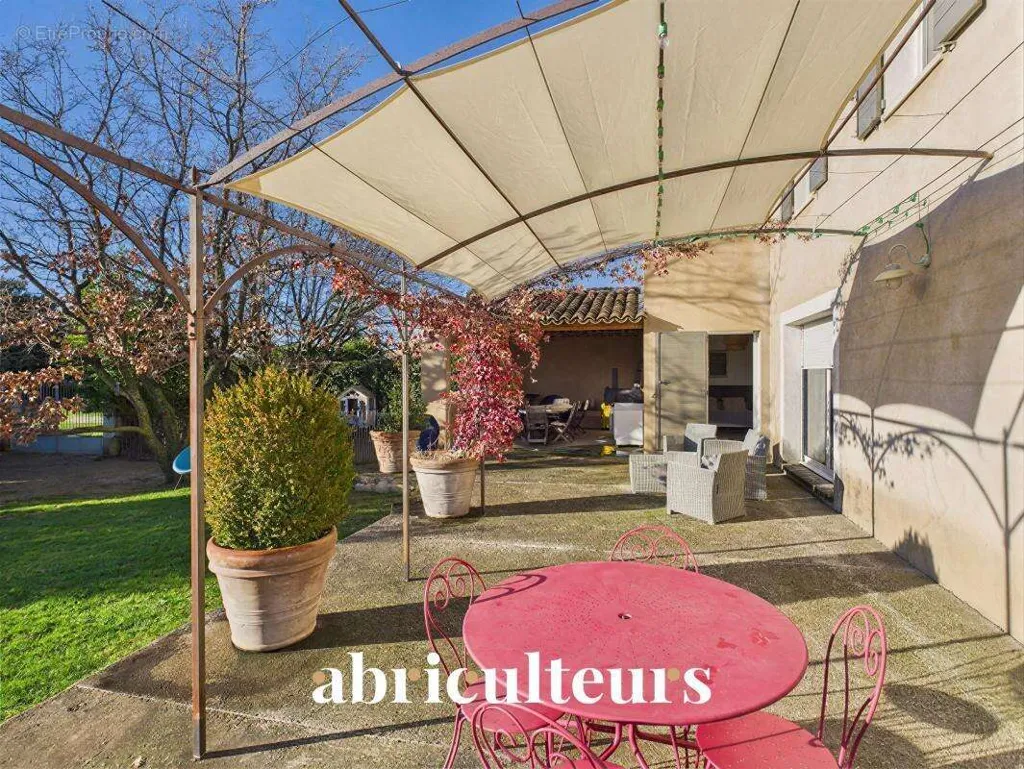 Terrace - Contemporary Villa with Panoramic View in Luberon