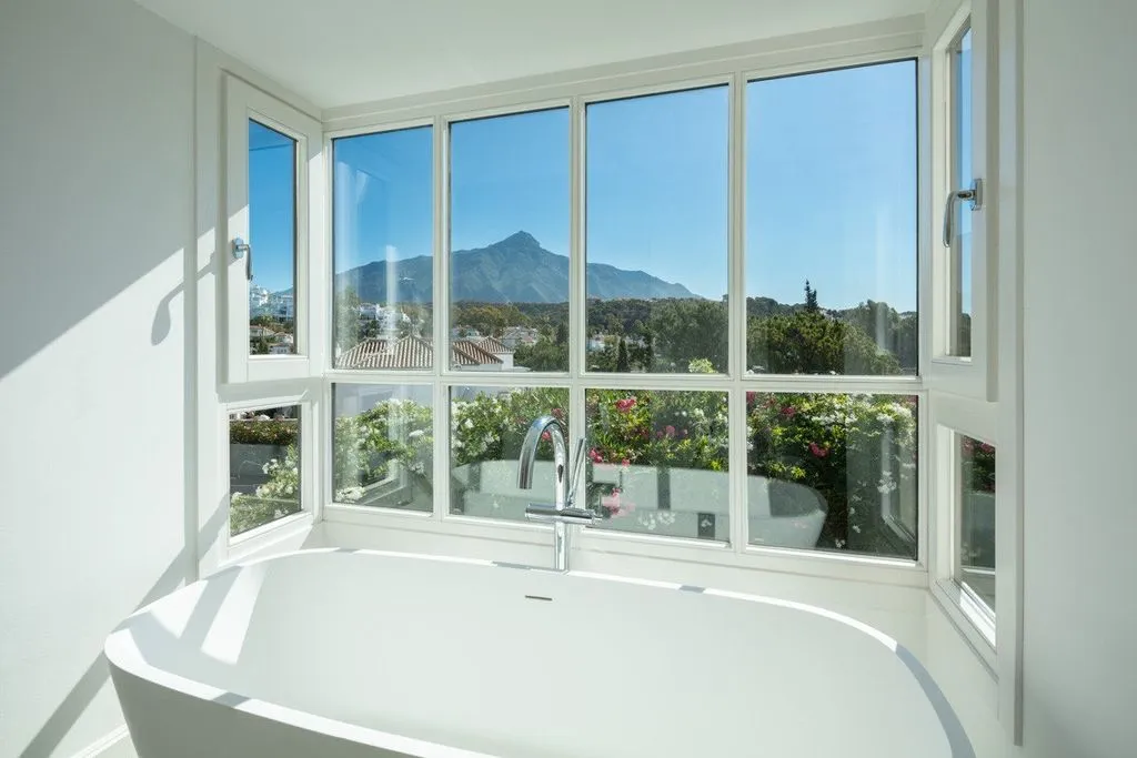 Salles de bain - Luxury Villa with Pool and Mountain View in Marbella
