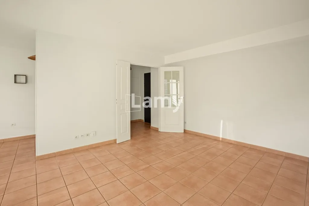 Toad - Bright 3-Bedroom Apartment in Lyon's 3rd Arrondissement