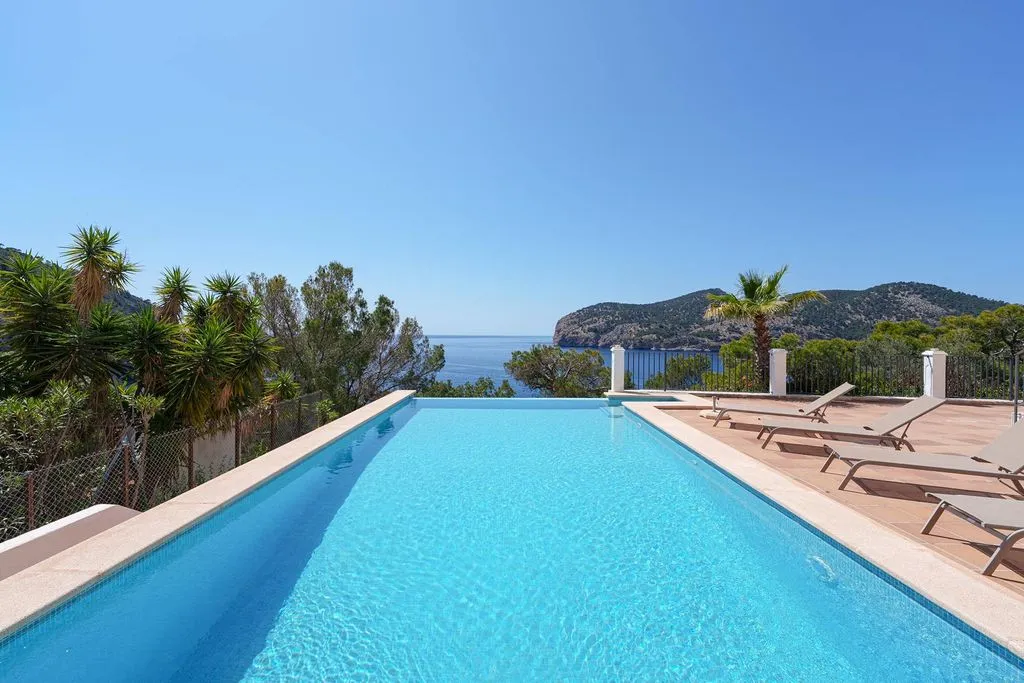 Piscine - Luxury Villa with Sea View in Camp de Mar