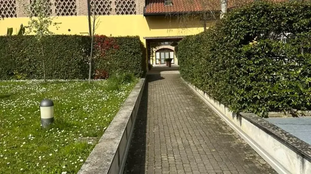 Giardino - Studio with Private Garden in Vimercate