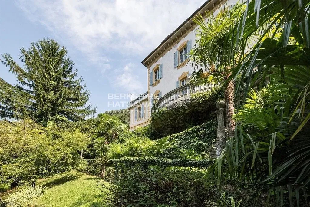 Aed - Luxury Villa with Lake View in Dizzasco