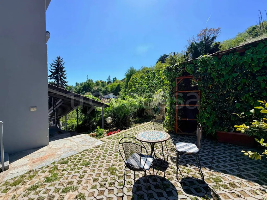 Terrazza - Restored Villa with Garden in Bra