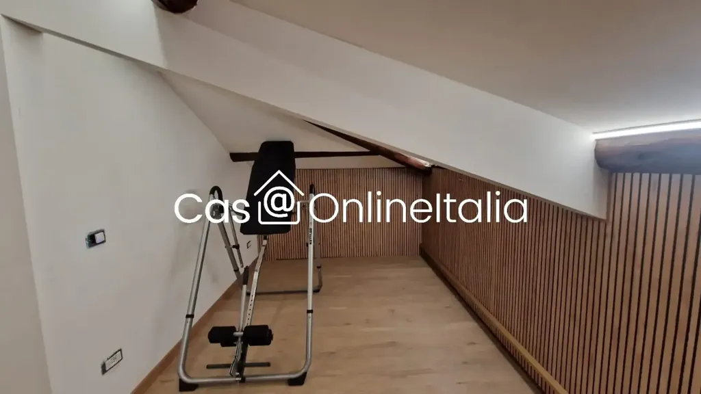 Rooms - Rusticated Apartment with Balcony in Florence
