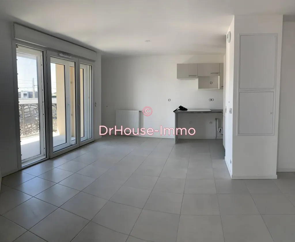 Elutuba - 2-Bedroom Apartment with Balcony in Cenon