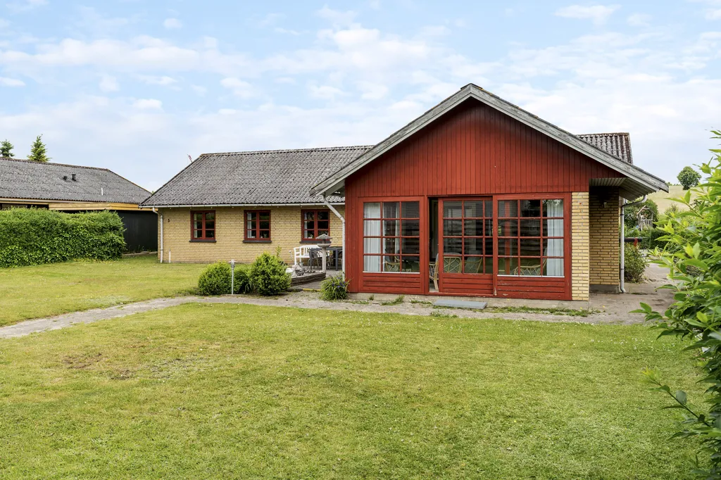Garden - Villa with South-Facing Terrace in Kregme