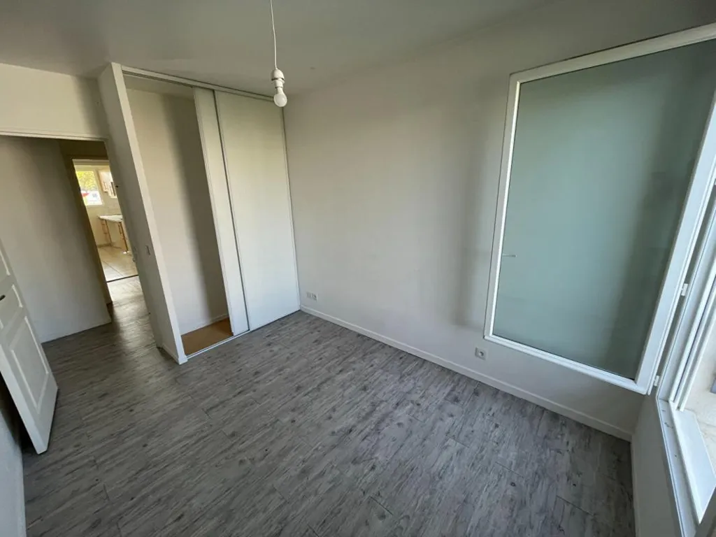 Toad - Bright Apartment with Balcony in Epernon