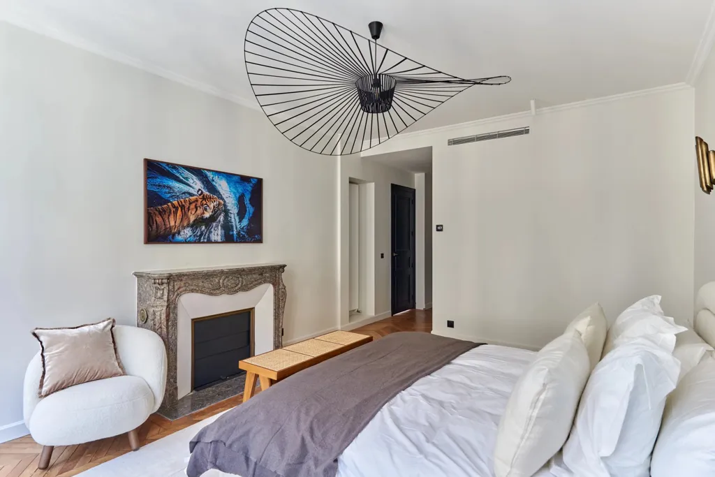 Chambres - Appartement Rénové avec Vue sur la Tour Eiffel à Paris 16e