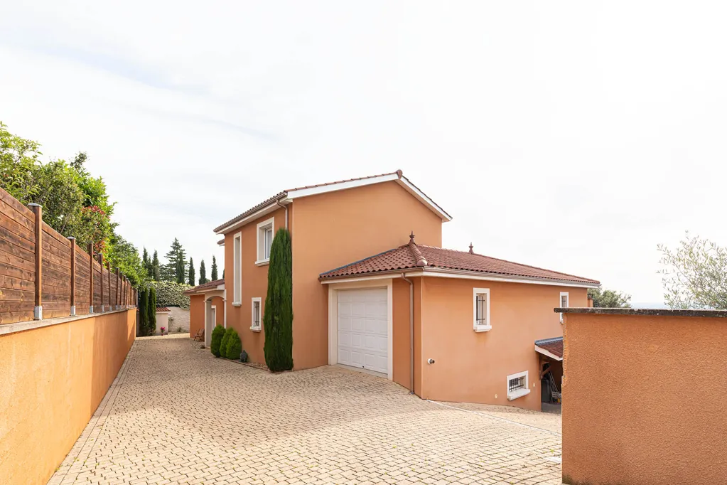 Maison 9 pièces à Pommiers
