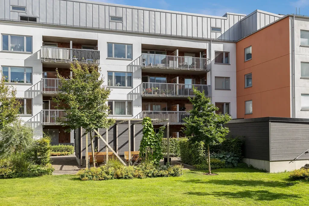 Jardin - Spacious Three-Bedroom Flat with Garden in Björkris