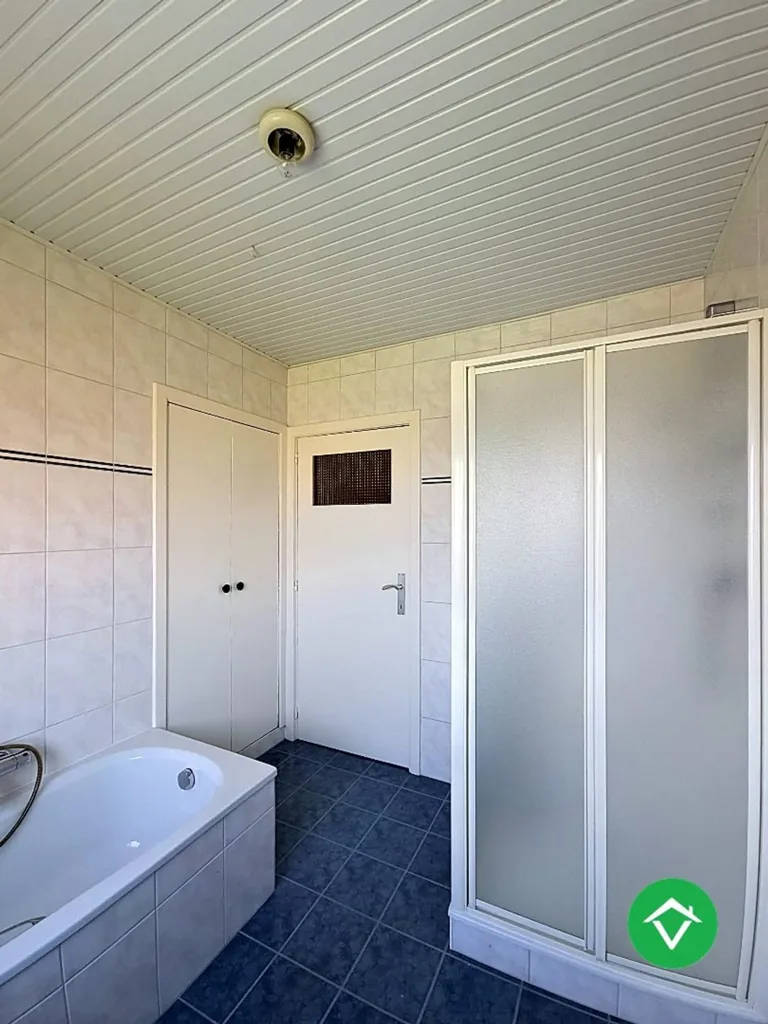 Salles de bain - Maison avec Polyvalente et Jardin à l'Ouest