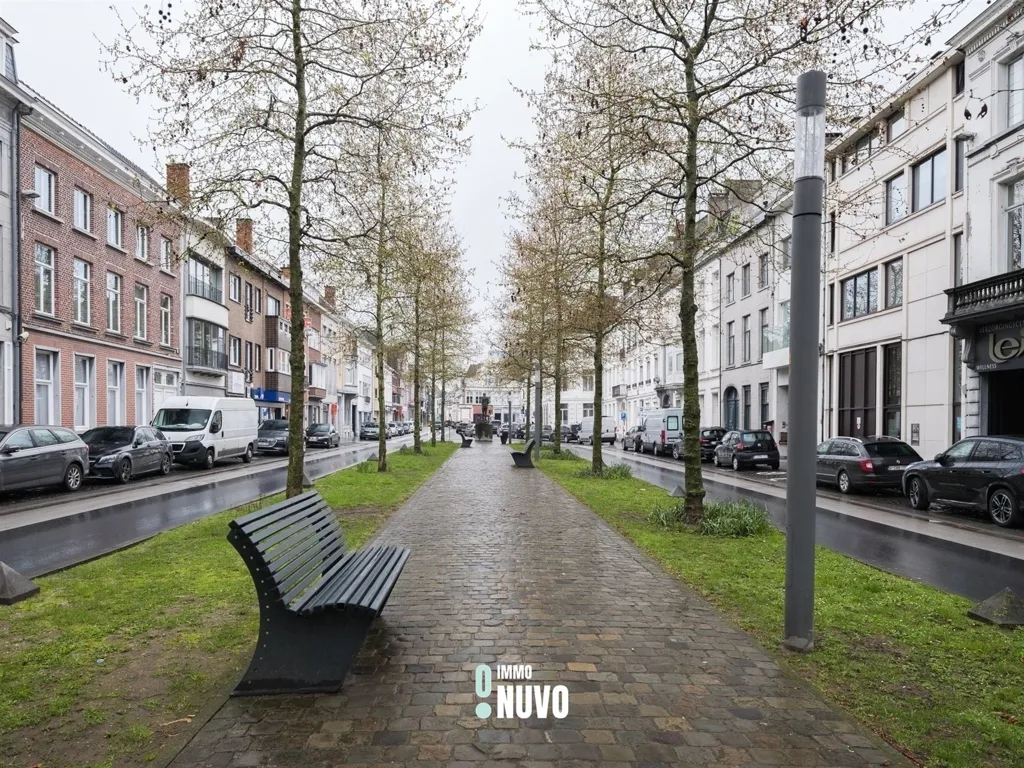 Master House with Commercial Space in Aalst