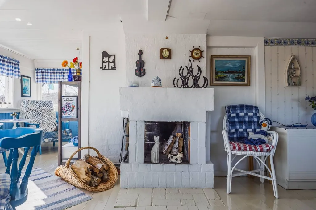 Living Room - Cottage with Private Beachfront near Gävle