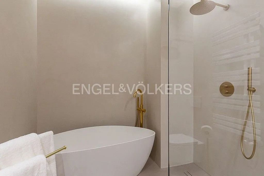 Vannitoad - Renovated Penthouse with Terraza in La Seu