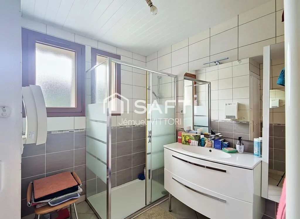 Vannitoad - House with River View in Chailland