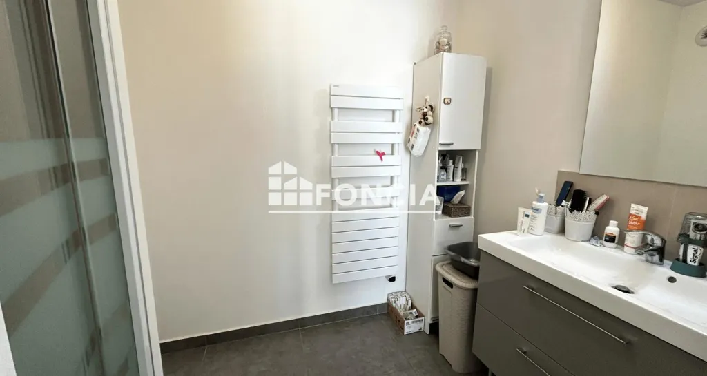 Vannitoad - 2-Bed Apartment with South Balcony in Le Coudray
