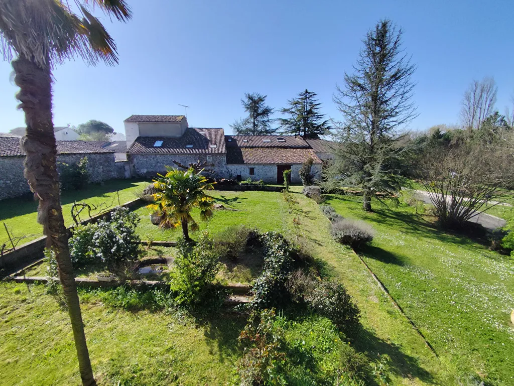 Vue aérienne - Maison Charentaise avec Jardin dans un Cadre Calme