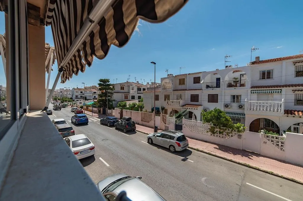Rõdu - Renovated Duplex with Terrace in Torrevieja Centre