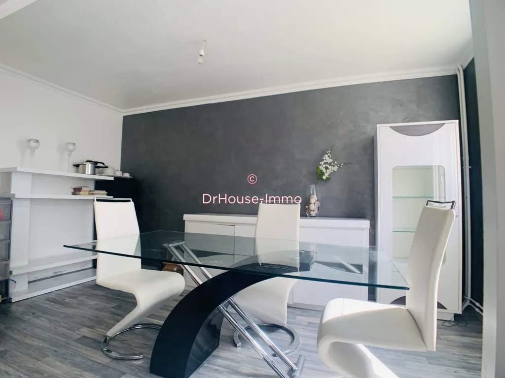 Salle à manger - Appartement avec Balcon près de la Gare à Montargis