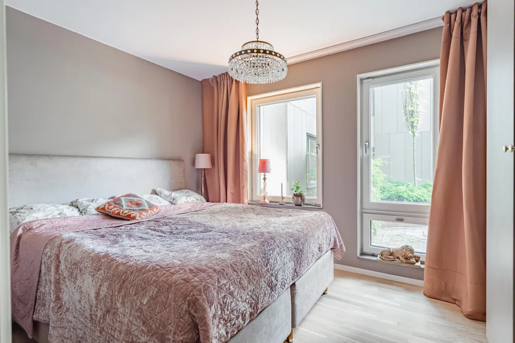 Chambres - Modern Ground-Floor Flat with Patio in Salabacke