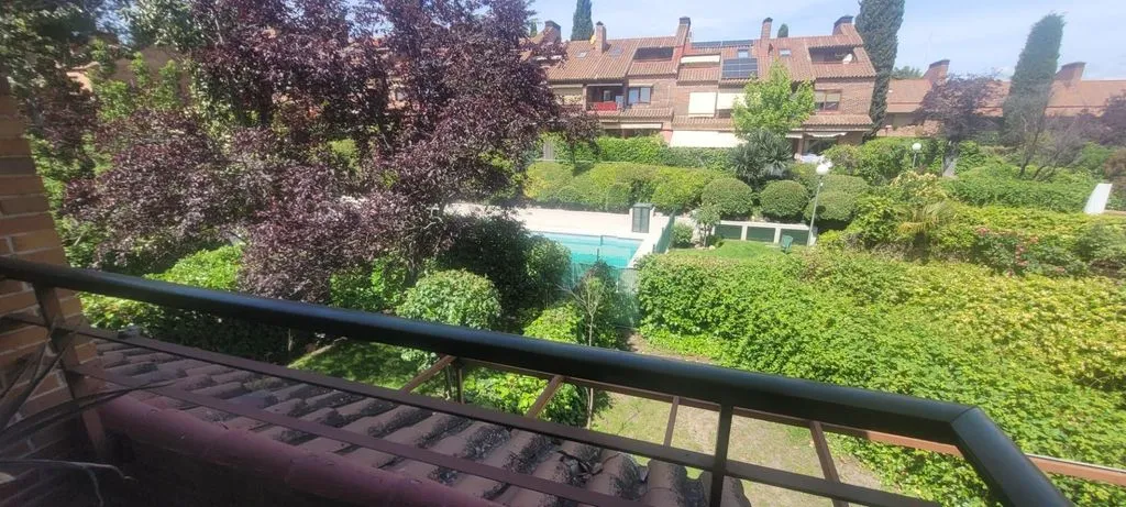 Balcon - Luxury Semidetached House with Pool in Majadahonda