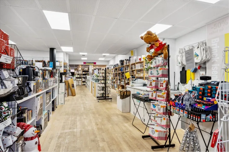 Pièces - Mixed-Use Property with Retail Space in Tønder