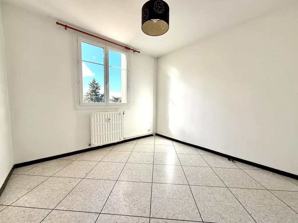 Stanze - 3-Bedroom Apartment with Terrace in Nîmes