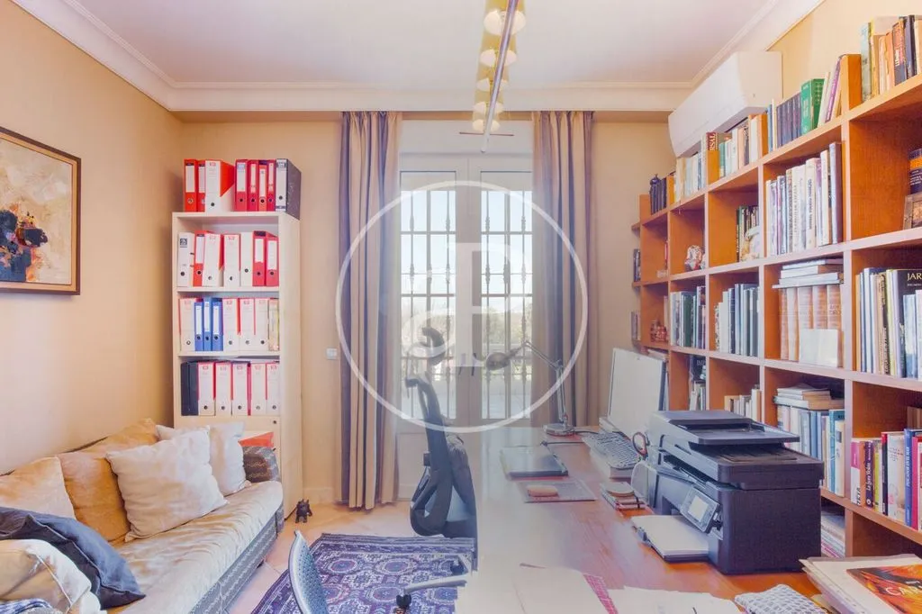Bureau - Luxury Villa with Seafront Views in Burriana