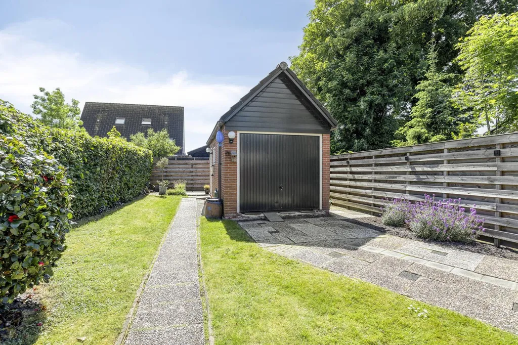 Jardin - Corner House with Solar Panels in Oude Pekela