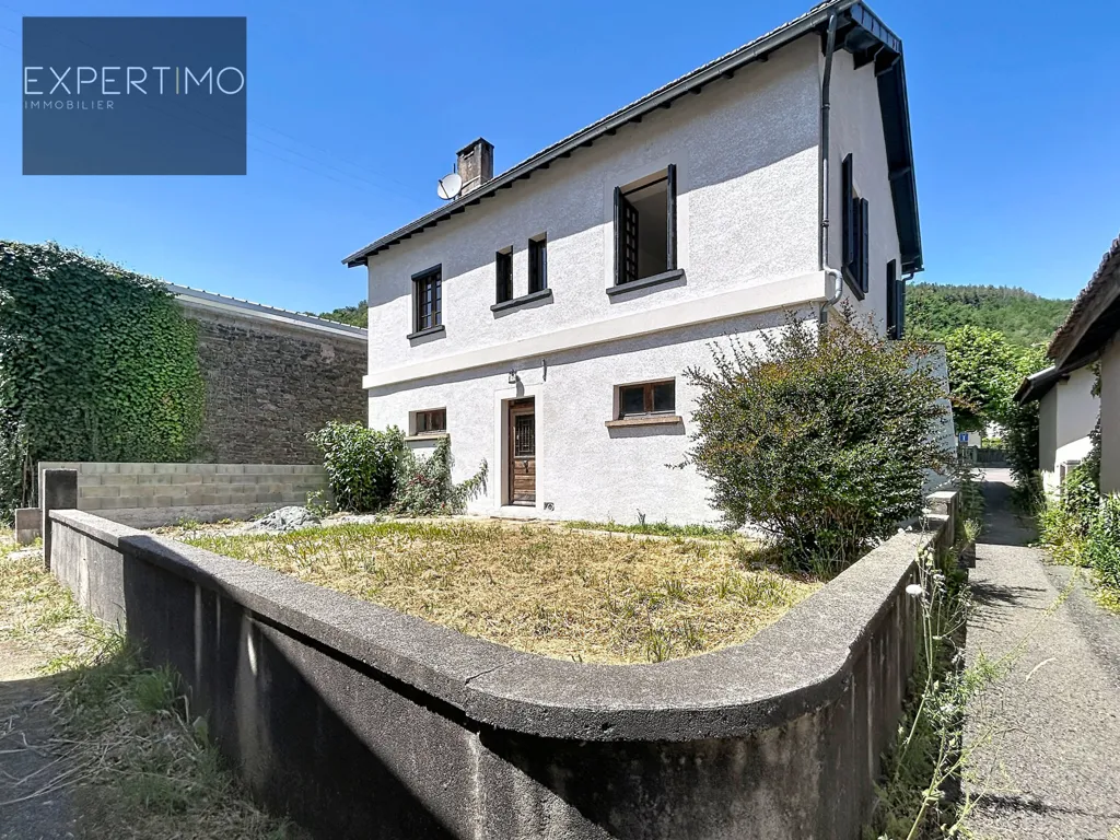 Extérieur - Maison avec Garage et Stationnements à Vivier-Pont
