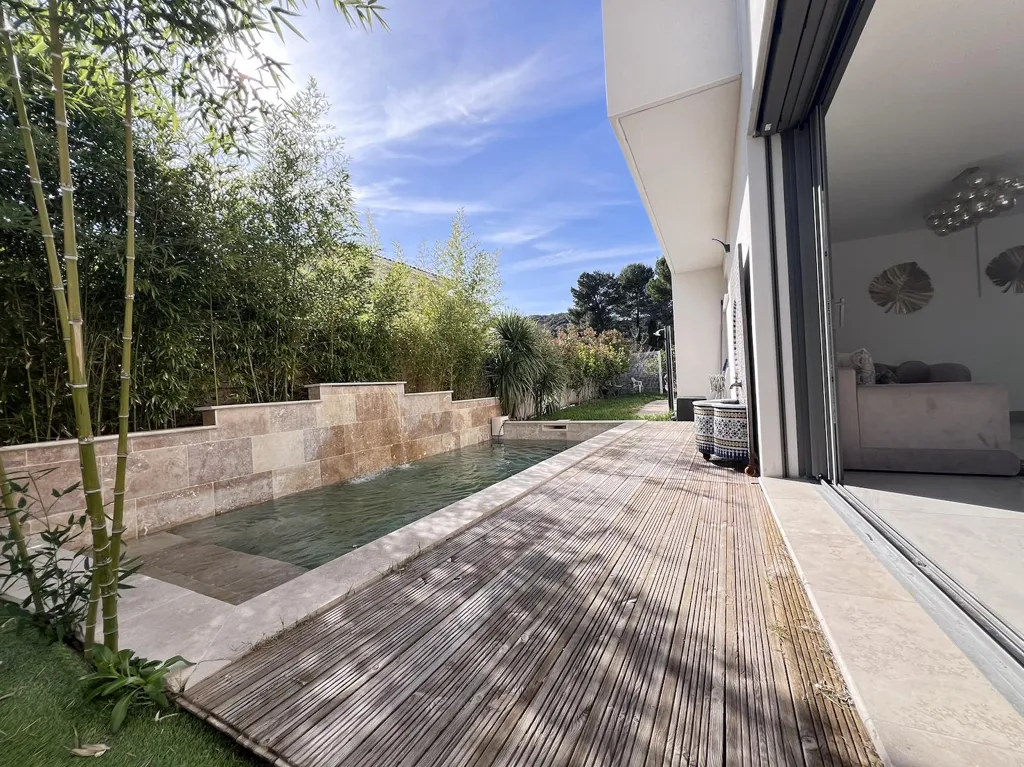 Piscine - Villa Contemporaine avec Piscine à Montarnaud