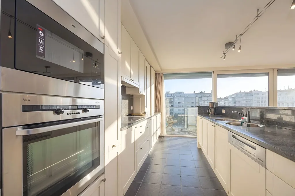 Köök - Spacious Apartment with Terrace in Ostend