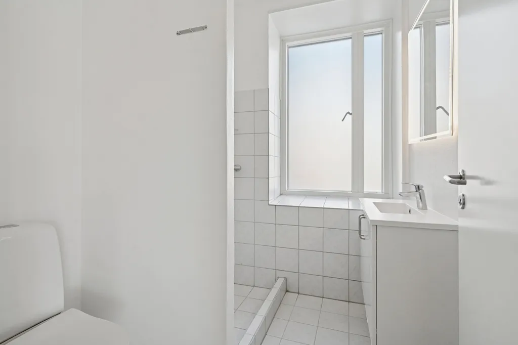 Salles de bain - Renovated Flat with Central Location in Odense C