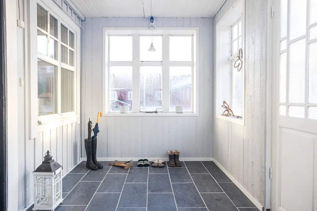 Hallway - Well-Maintained Farmhouse with Stables in Västernorrland