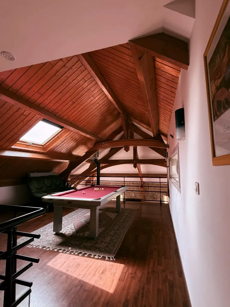 Pièces - Villa avec Vue Panoramique et Grand Balcon en Creuse