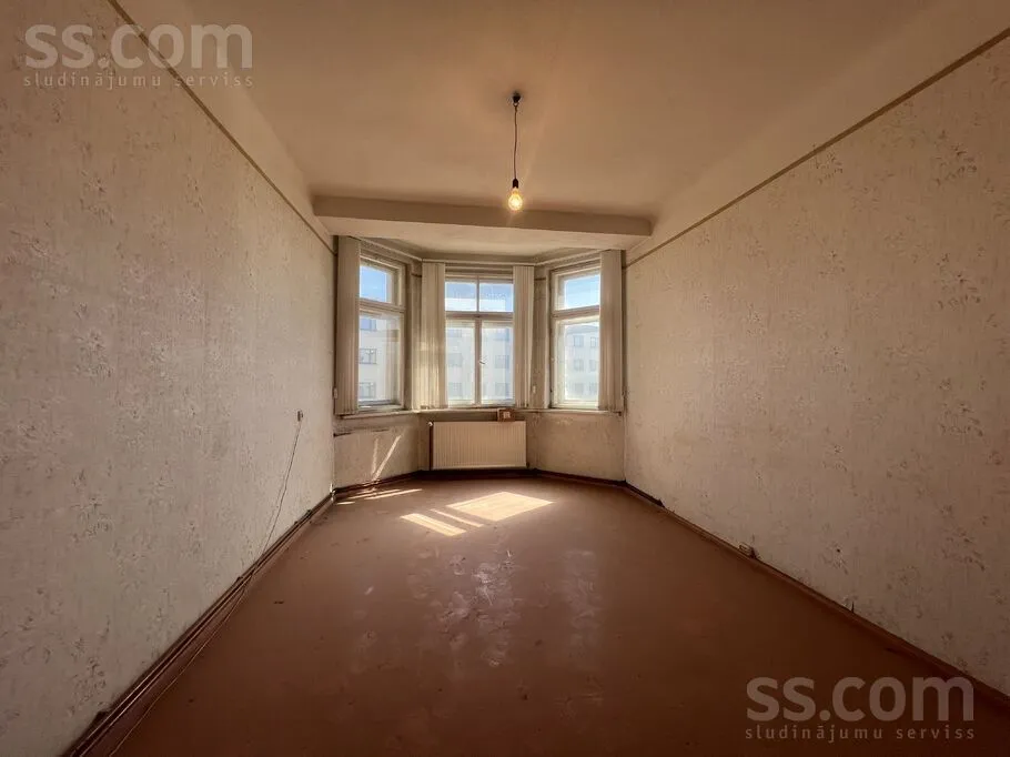 Pièces - Spacious Two-Bedroom Flat in Liepāja Centre