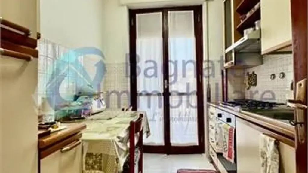 Cuisine - Three-Bedroom Apartment with Balcony in Novara