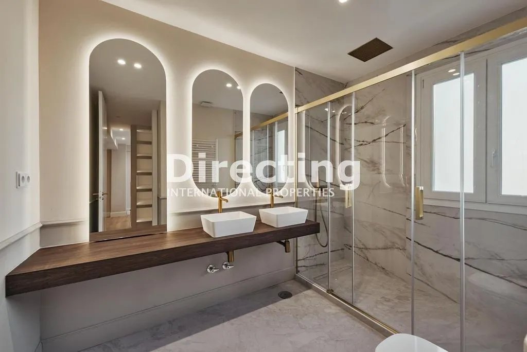 Vannitoad - Luxury 2-Bedroom Apartment in Madrid
