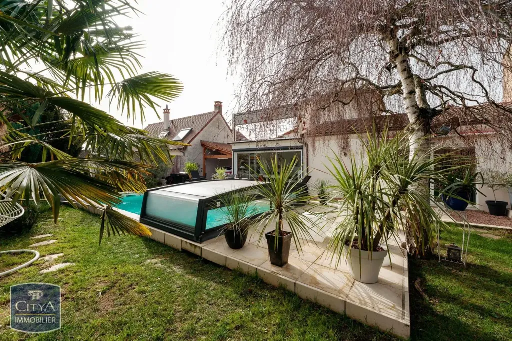 Jardin - Maison avec Piscine et Jardin à Vichy