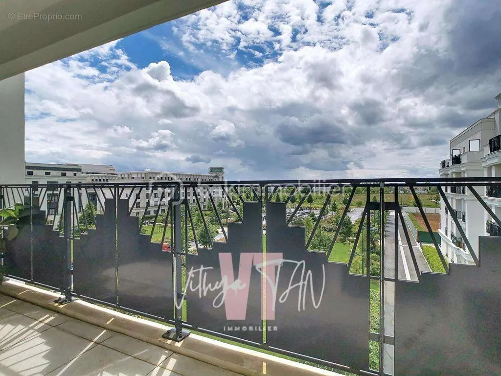 Balcone - 4-Bedroom Flat with Balcony in Chessy Centre