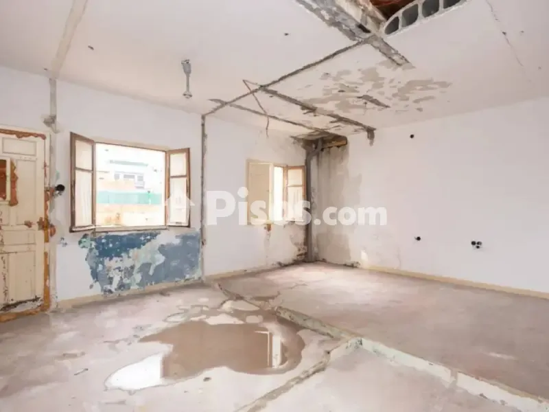 Stanze - Chalet with Urban Potential in Gavà