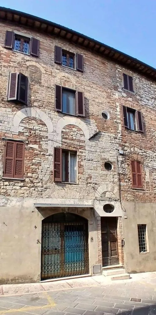 Rustic Trilocale with Balcony in Todi