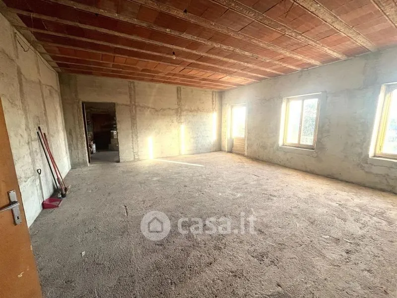 Pièces - Villa with Commercial Space in Martignacco